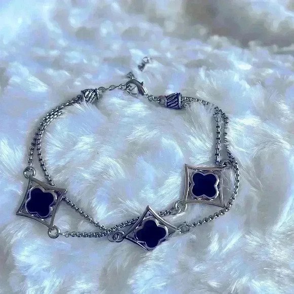 Black clover and silver tone diamond shapes for Good Luck!  Bracelet - Picture 1 of 1